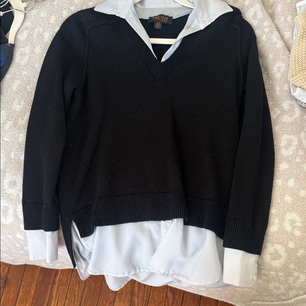 Trukfit Women's Elegant Black V-Neck Sweater